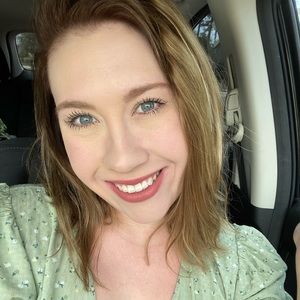 Meet your Posher, Rebecca